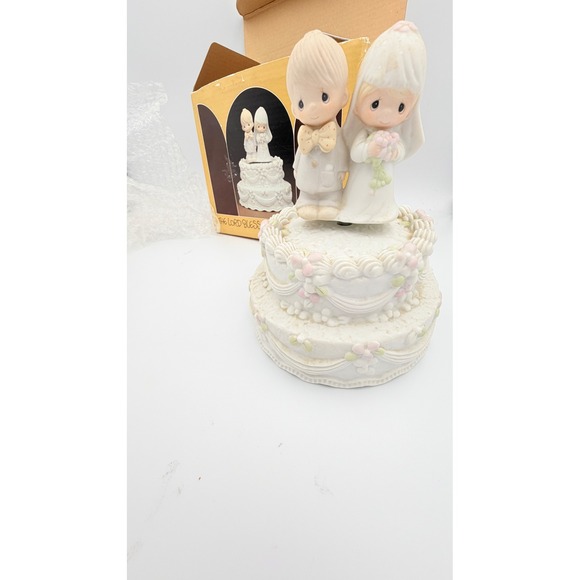 Enesco Precious Moments The Lord Bless You and Keep You Musical Figurine E-7180
